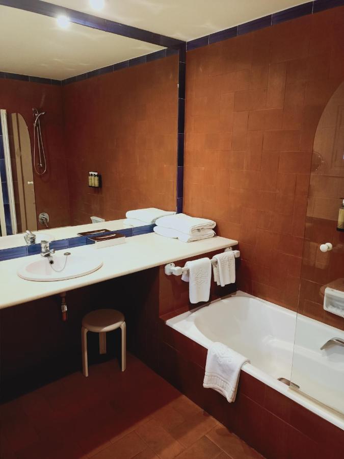ปาราดอร์ เด กาซอร์ลา Hotel ภายนอก รูปภาพ